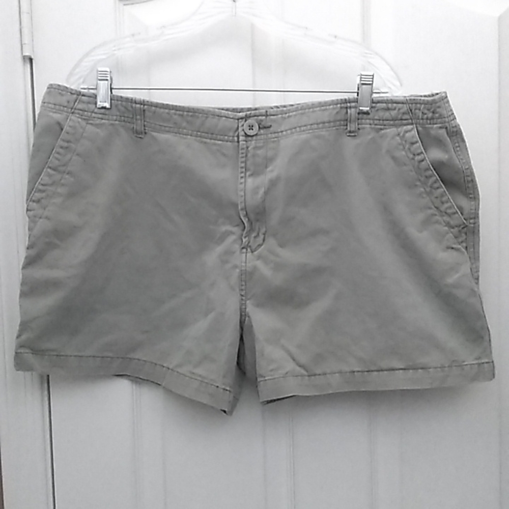 FINAL MARKDOWN Ladies old navy shorts 20